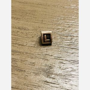 ‘L’ Pandora charm